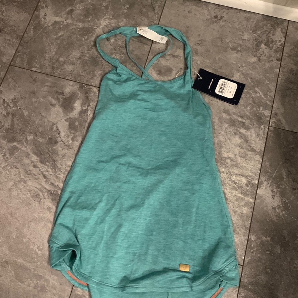 ASICS top